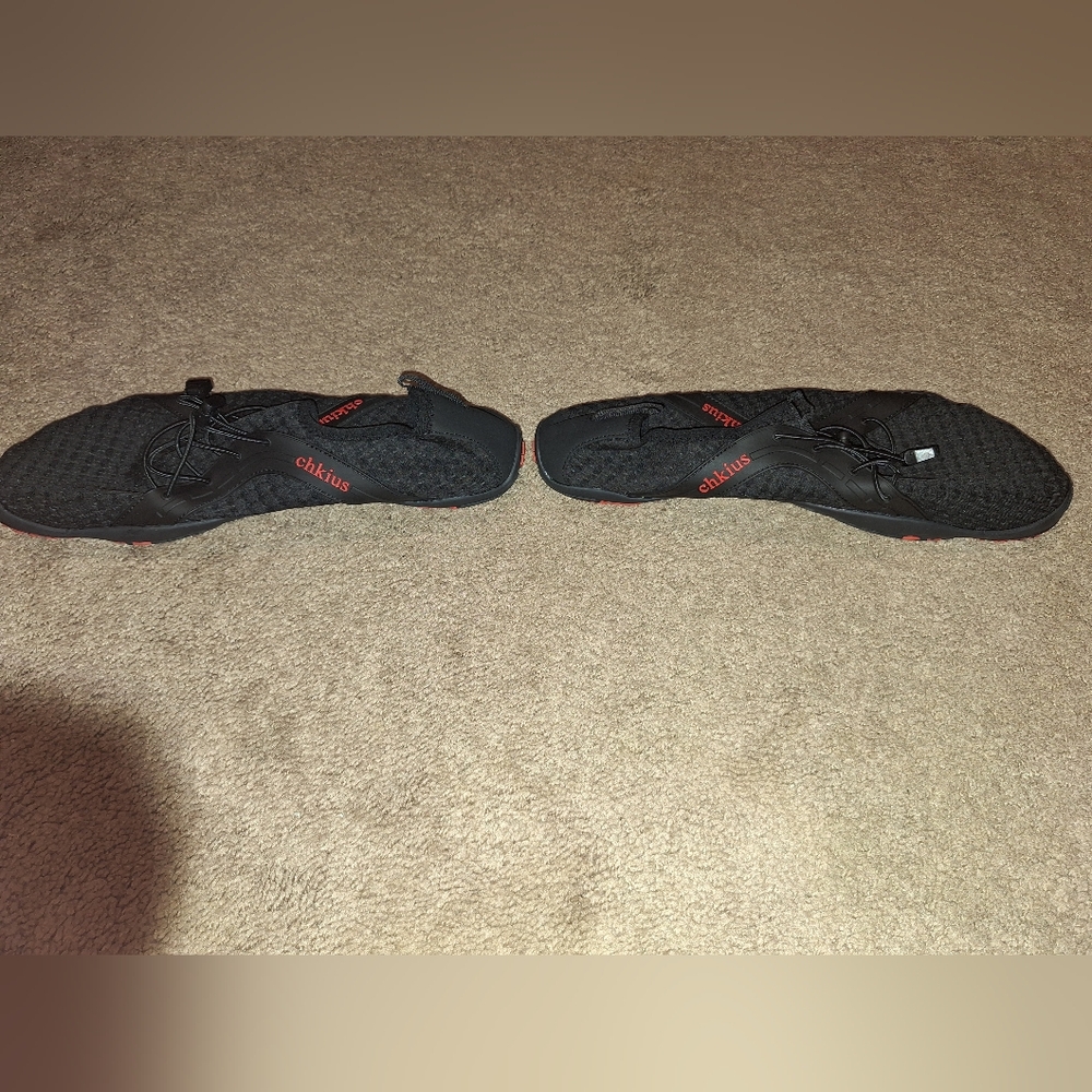NWT / MENS SIZE 12 / Chkus Black Athletic Water Shoes with Red Accents - Picture 11 of 13